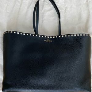 VALENTINO Grained Calfskin Rockstud Shoulder Tote Medium Black